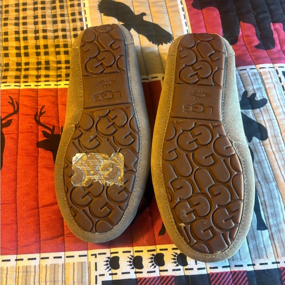 UGG Women’s Grey Moccasins - Picture 2 of 5